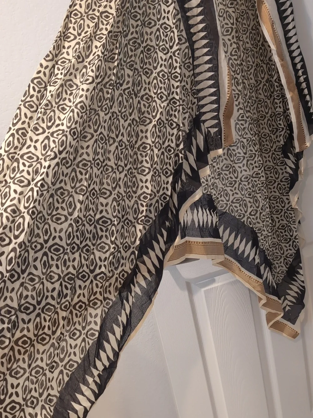 Black & Cream Ikat Pattern Handkerchief Long Vest/ Cover-up NWT - Picture 2 of 3